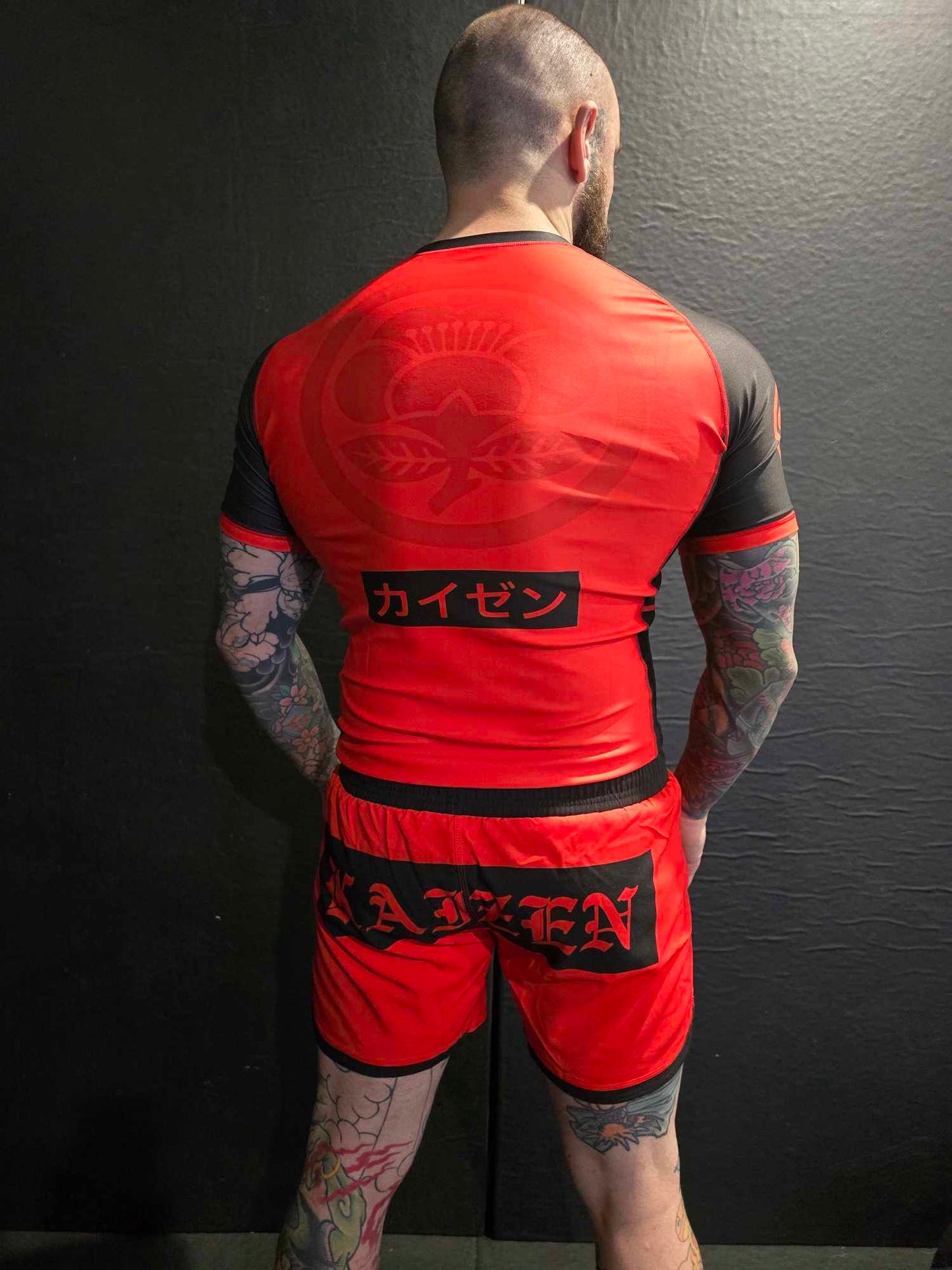 TATAKAE RED/BLACK RASHGUARD