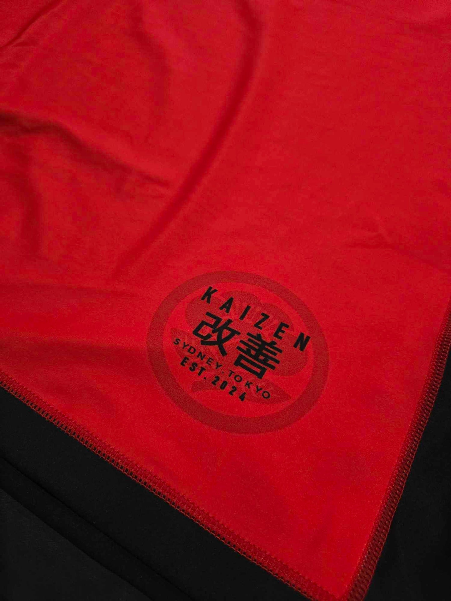 TATAKAE RED/BLACK RASHGUARD