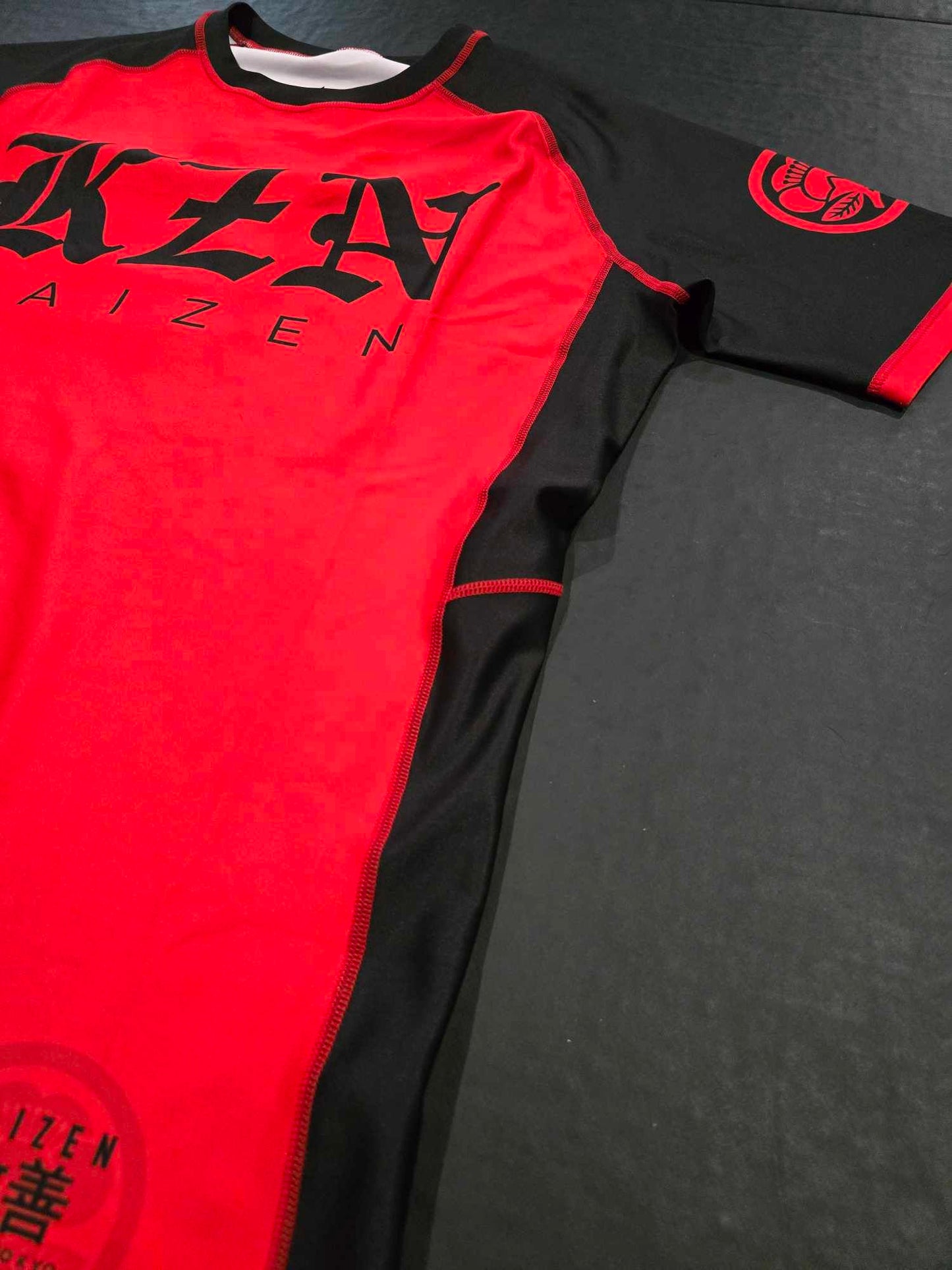TATAKAE RED/BLACK RASHGUARD