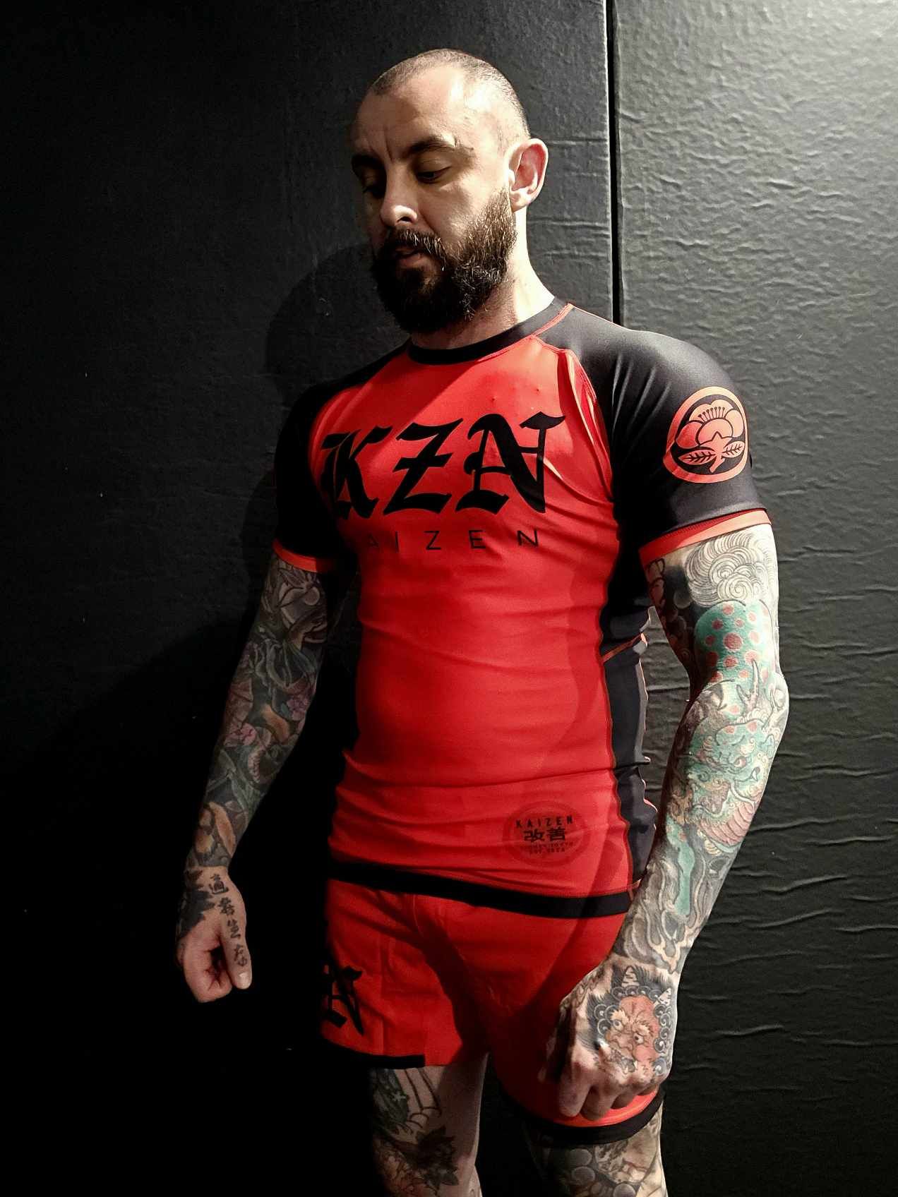 TATAKAE RED/BLACK RASHGUARD