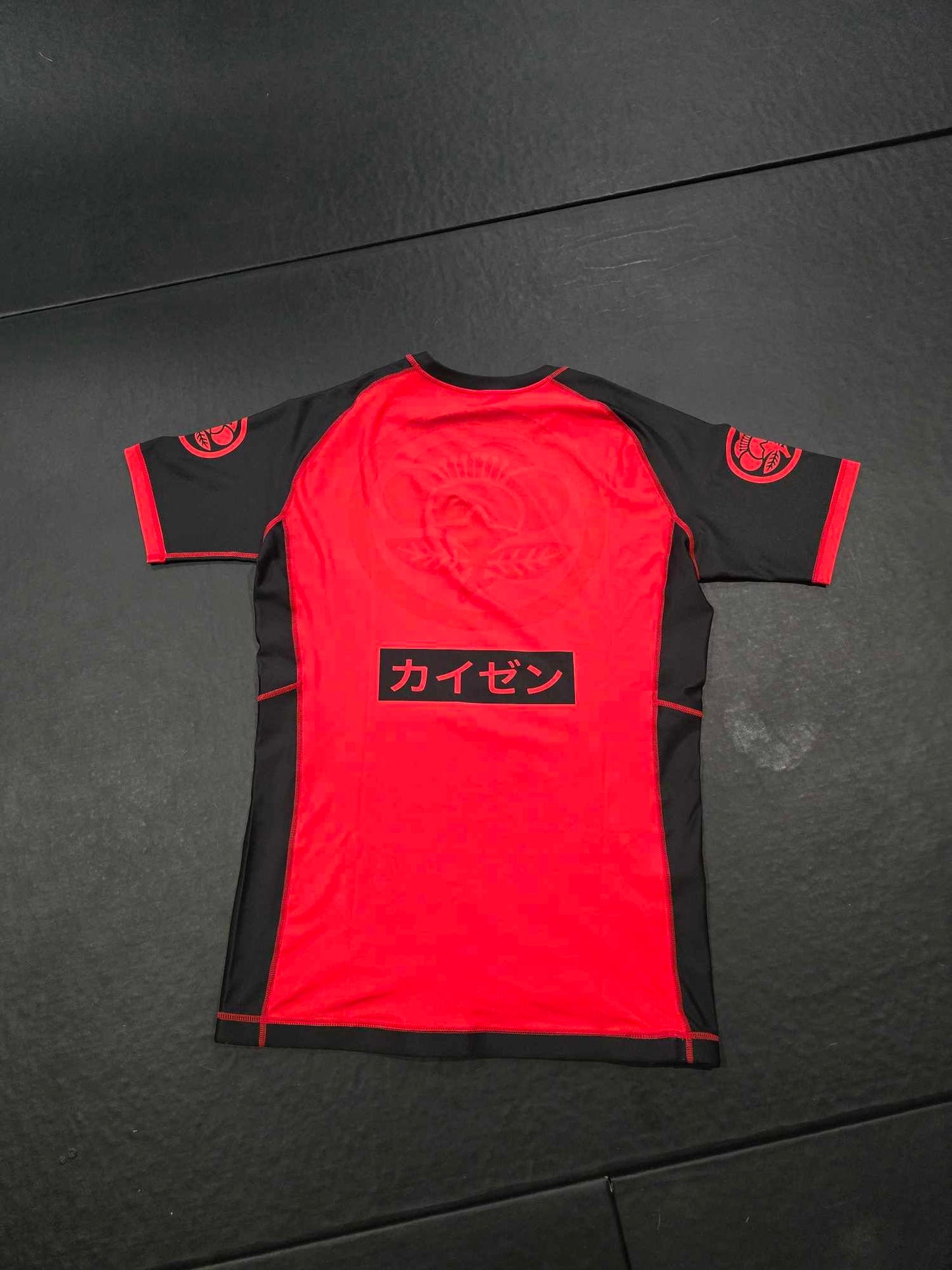 TATAKAE RED/BLACK RASHGUARD
