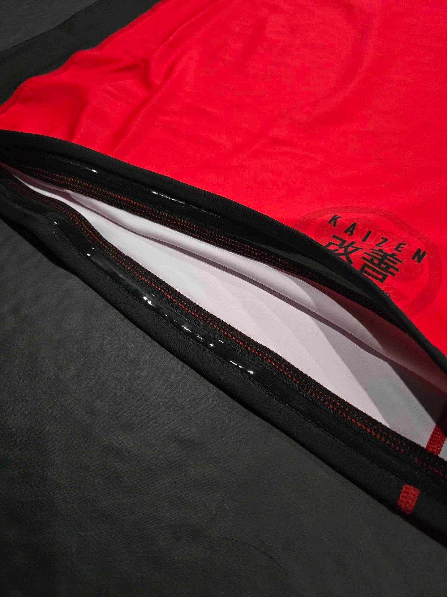TATAKAE RED/BLACK RASHGUARD